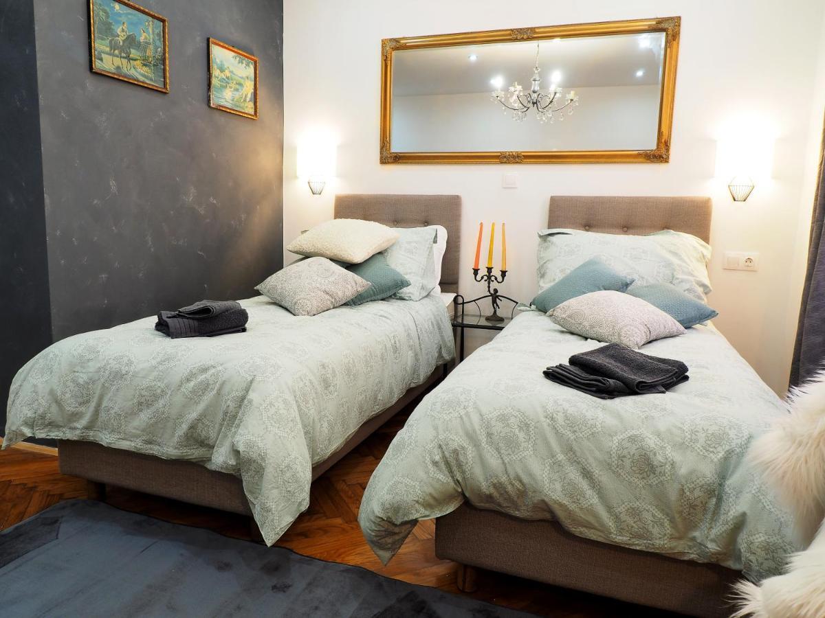 Deluxe Zoya Centar Pula Quarto foto