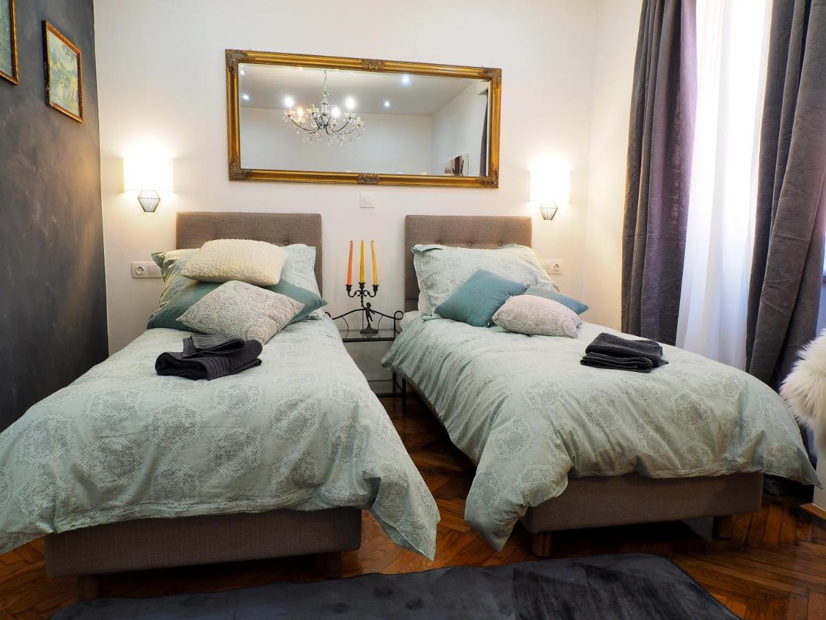 Deluxe Zoya Centar Pula Quarto foto
